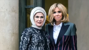 Fransa Cumhurbaşkanı Macron'un eşi Brigitte Macron, Emine Erdoğan'ı telefonla arayarak,