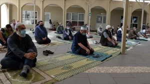 Avustralya’nın Melbourne kentinde yaşayan Müslümanlar, yeni tip koronavirüs (Kovid-19) yasakları