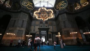 Ayasofya-i Kebir Cami-i Şerifi, açılışının ikinci gününde de vatandaşların ve