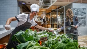 İçişleri Bakanlığı, valiliklere "Konaklama Tesislerindeki Restoranlar" başlıklı genelge gönderdi. Bakanlıktan