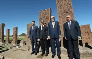 Türkiye Cumhurbaşkanı Recep Tayyip Erdoğan, Ahlat'taki Selçuklu mezarlığını ziyaret etti.