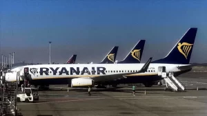 Merkezi İrlanda'da bulunan hava yolu şirketi Ryanair, 3 bin çalışanının