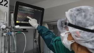 Türkiye'de son 24 saatte 2 bin 106 kişiye Kovid-19 tanısı
