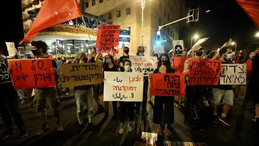 İsrail'de Başbakan Netanyahu'yu binlerce kişi protesto etti