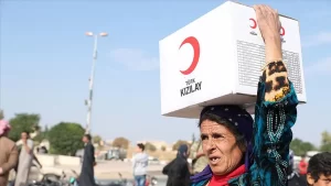 Türk Kızılay Genel Başkanı Kerem Kınık, kurumun çalışmalarıyla ilgili ziyaretlerde