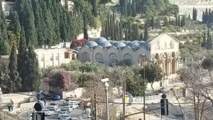 İsrail polisinden yapılan yazılı açıklamada, adı belirtilmeyen 49 yaşındaki bir