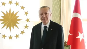 Türkiye Cumhurbaşkanı Recep Tayyip Erdoğan, Fatih sondaj gemisinde incelemelerde bulundu.