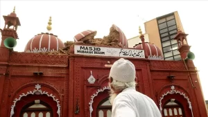 Hindistan'ın başkenti Yeni Delhi'nin Eski Delhi bölgesinde 1823 yılında inşa