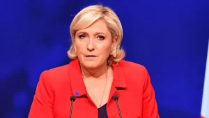 Fransa'da aşırı sağcı Birlik Partisi (RN) lideri Marine Le Pen,