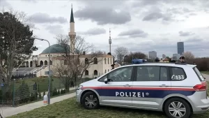 Avusturya İçişleri Bakanı Karl Nehammer, Uyum Bakanı Susanne Raab ve