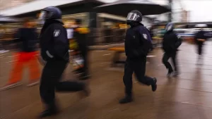 Almanya’da siyahi kadına kasiyer ve polisin ırkçı tavrı tartışma yarattı