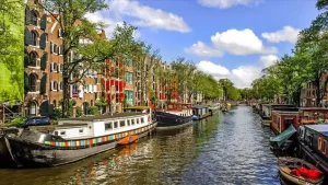 Hollanda yurt dışında daha modern bir imajla temsil edilmesi için