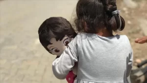 Adıyaman'ın Kahta ilçesindeki bir köy okulunda öğretmenlik yapan Deniz Özger,