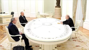 Azerbaycan Cumhurbaşkanı İlham Aliyev, Ermenistan Başbakanı Nikol Paşinyan ve Rusya