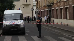 Fransa'nın güneybatısındaki Agen semtinde cami duvarına İslam karşıtı yazıların yazıldığı