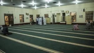 Sudan'da yeni tip koronavirüs (Kovid-19) salgınıyla mücadele gerekçesiyle camilerde cemaatle