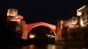 Bosna Hersek'in en önemli sembollerinden tarihi Mostar Köprüsü'ne Türkiye Büyük