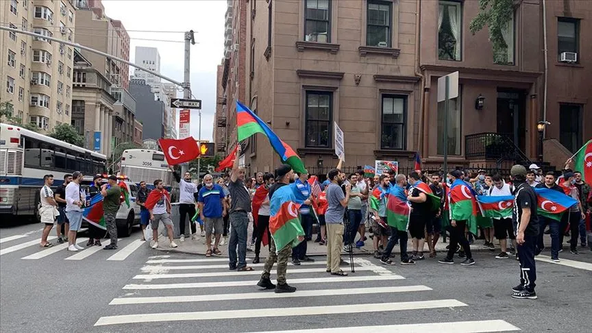 New York'ta Azeri ve Türk vatandaşları Ermenistan'ı protesto etti