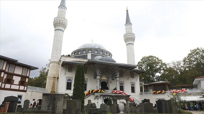 Merkezi Köln'de bulunan Diyanet İşleri Türk İslam Birliği (DİTİB) kaynaklarından