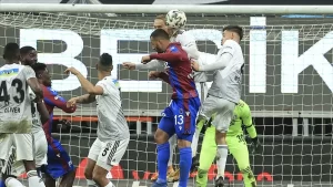 Süper Lig'in 22. haftasında Trabzonspor, deplasmanda Beşiktaş'ı 2-1 yendi. Siyah-beyazlı