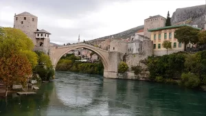 Bosna Hersek'in önemli şehirlerinden Mostar'da 12 yıl sonra yeniden yerel