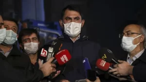 Çevre ve Şehircilik Bakanı Murat Kurum, İzmir depreminin ardından 2