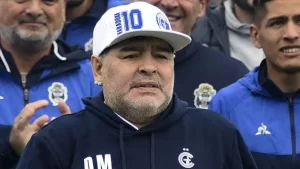 Arjantinli efsane futbolcu Diego Maradona, kendisini iyi hissetmemesi üzerine hastaneye