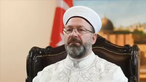 Diyanet İşleri Başkanı Ali Erbaş, Kahramanmaraş'ın Elbistan ilçesindeki bir Kur'an