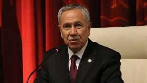 Bülent Arınç, yaptığı yazılı açıklamayı, sosyal paylaşım sitesi Twitter hesabından
