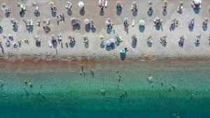 Yeni tip koronavirüs (Kovid-19) tedbirleri kapsamında normalleşme adımlarının atılmasıyla Antalya'da