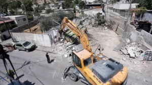 İsrail güçleri, işgal altındaki Batı Şeria ve Doğu Kudüs'te Filistinlilere