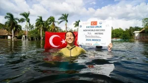 Başarılı dalışçı, Meksika'da bulunan Yucatan Yarımadası'nda 3 kez dünya rekoru