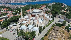İstanbul Valisi Ali Yerlikaya, Vali Yerlikaya, Ayasofya Camisi avlusunda basın