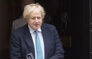 İngiltere Başbakanı Boris Johnson, yeni tip koronavirüse (Kovid-19) rağmen ebeveynlerden