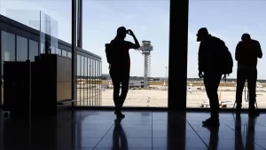 Berlin-Brandenburg Havalimanı (BER), Münih ve Berlin-Tegel havalimanlarından gelen iki uçağın