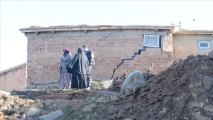 Türk Kızılaydan yapılan açıklamaya göre, depremzedelerin olumsuz şartlardan korunması için