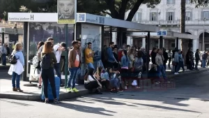 İtalya Roma’da belediye işçileri 24 saatlik greve giderken, günlük hayat