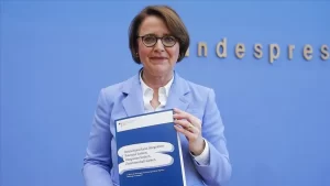 Almanya Göç, Mülteci ve Uyumdan Sorumlu Devlet Bakanı Annette Widmann-Mauz,