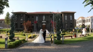 Diyarbakır'ın Sur ilçesindeki tarihi İçkale Müze Kompleksi, hayatlarını birleştirecek çiftlerin
