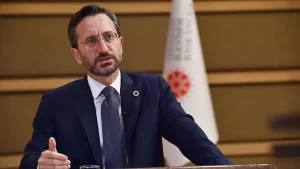 İletişim Başkanı Fahrettin Altun, "Lübnanlı kardeşlerimizin yanındayız. Acılarını paylaşıyor, elimizden