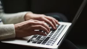 Kişisel Verileri Koruma Kurumu'nun (KVKK) "veri sorumluları tarafından kişilerin telefon