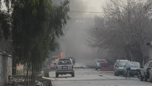 Afganistan'ın başkenti Kabil'de düzenlenen bombalı saldırıda 3 kişi hayatını kaybetti.