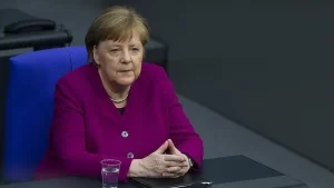Almanya Başbakanı Merkel, hükümetin yaz sonuna kadar her vatandaşa yeni