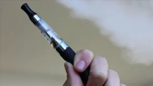 ABD'de elektronik sigara nedeniyle ''ağır akciğer yanması'' teşhisi koyulan çocuğa,