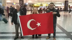 Avustralya'da Kovid-19 tedbirleri kapsamında uçuşların durdurulmasıyla ülkeden çıkış yapamayan Türk