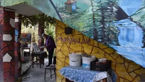 İlçenin Cudibey Mahallesi'nde ikamet eden 59 yaşındaki Durmuş, resim öğretmeni
