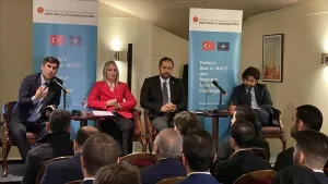 Kentin prestijli kulüplerinden Naval and Military Club'da gerçekleştirilen ve SETA