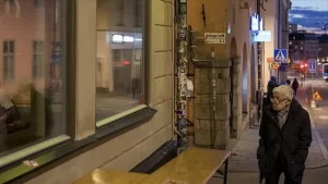 İsveç'in başkenti Stockholm'de, bir huzurevinde 35 yaşlının koronavirüs (COVID-19) nedeniyle