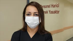 Doç. Dr. Ezgi Özyılmaz, Kovid-19'la mücadelede, sevdiklerinden uzakta, büyük özveriyle