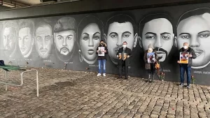 Yaşamını yitiren 4'ü Türk 9 kişinin grafiti resimlerinin yer aldığı